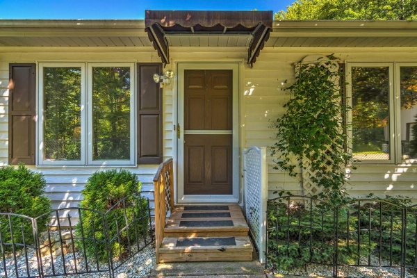 Serene Orchard Park Apartment w/Large Yard & Patio image 12
