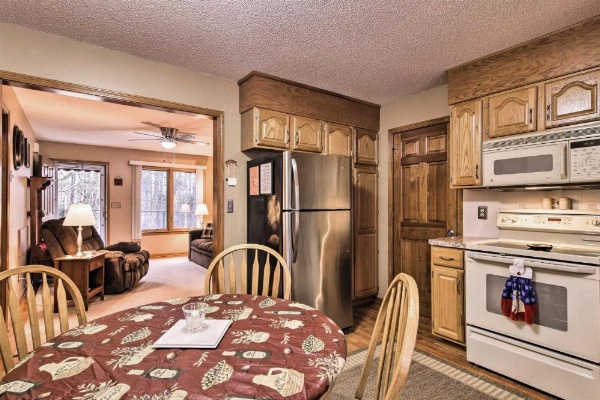 Serene Orchard Park Apartment w/Large Yard & Patio image 14