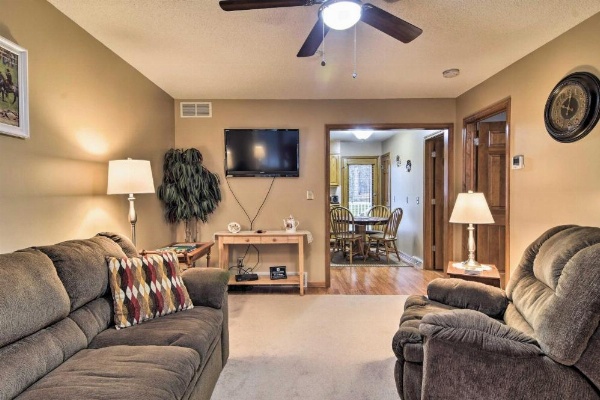Serene Orchard Park Apartment w/Large Yard & Patio image 15