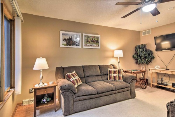 Serene Orchard Park Apartment w/Large Yard & Patio image 16