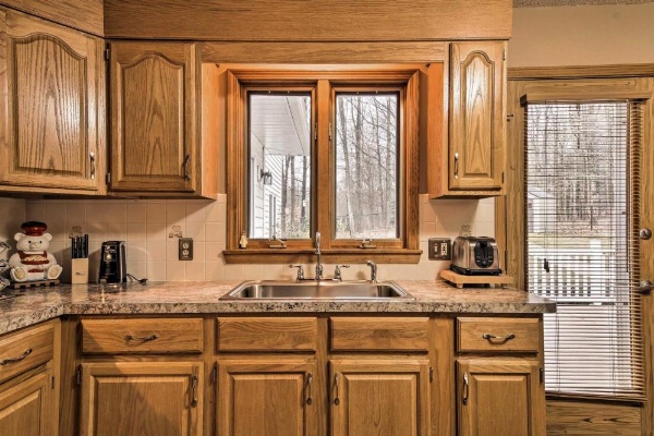 Serene Orchard Park Apartment w/Large Yard & Patio image 19