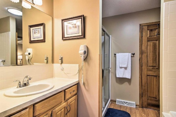 Serene Orchard Park Apartment w/Large Yard & Patio image 28